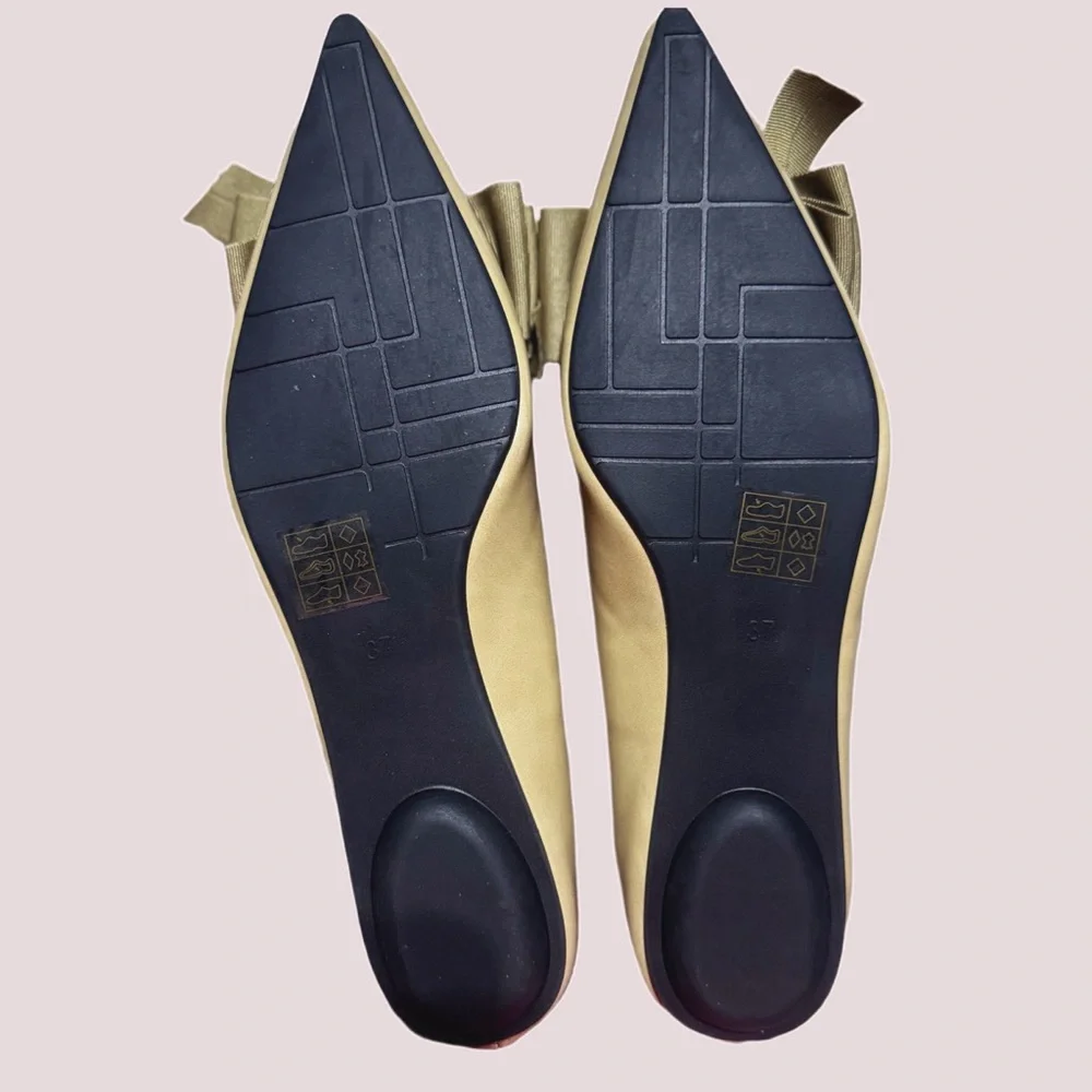 NWT C.Paravano Camel Pointed-Toe Flats with Bow‎ – Size 6.5